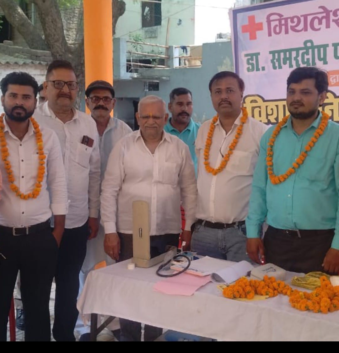 डॉ समरदीप पांडेय ने ओंकारेश्वर महादेव मंदिर में लगाया निशुल्क स्वास्थ्य परीक्षण शिविर