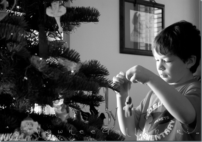 tree decorating.3