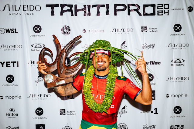 Italo Ferreira é o novo campeão nos tubos de Teahupo´o no Taiti