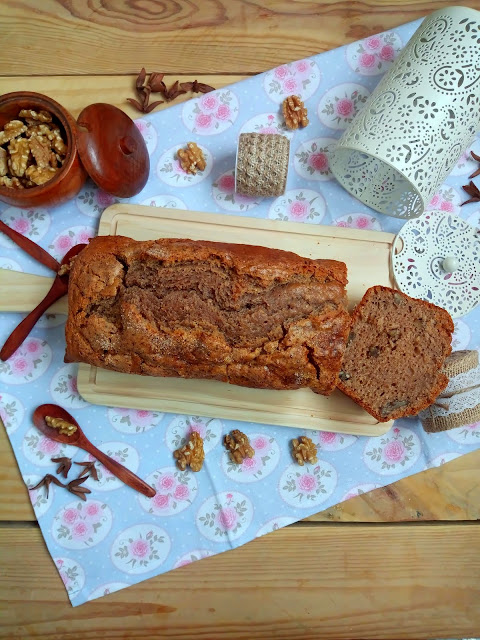 Bizcocho de nueces. Receta fácil, rápida, rica, esponjosa, tierna, desayuno, merdienda, postre. Aprovechamiento, otoño, con horno Cuca