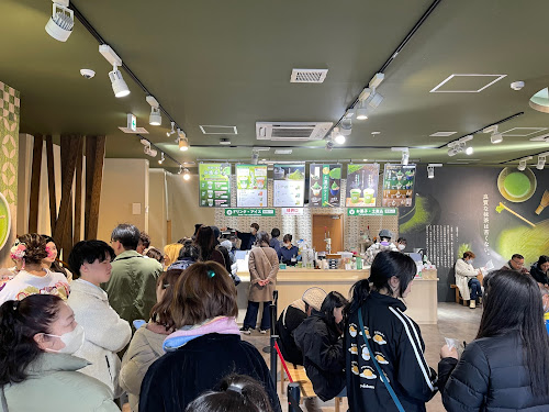 Kaminari Issa Matcha Experience Shop (雷一茶 お抹茶体験店) - Popular matcha dessert cafe in Asakusa