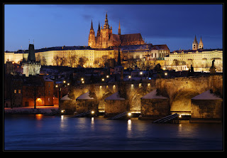 Setelah satu melirik banyak menara hitam berujung yang indah membedah setiap tampilan, Anda akan melihat mengapa banyak menyebut Praha Kota Seratus Spires. Namun modal tercinta ini dari Republik Ceko juga bisa disebut Kota Eyes Wide, karena keindahannya datang pada Anda dari setiap sudut, dan pengunjung dan warga tidak bisa tidak berjalan di sekitar mata terbelalak dengan heran mencoba untuk merendam semuanya dalam.