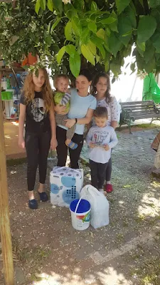 Israeli family receives grocery gift from Israel Relief Aid