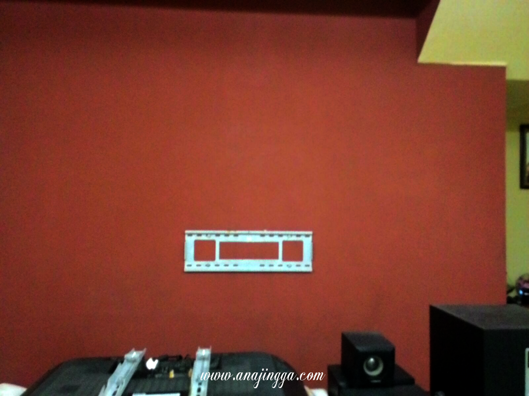 DIY Pasang Sendiri Wallpaper Di Rumah Anajingga