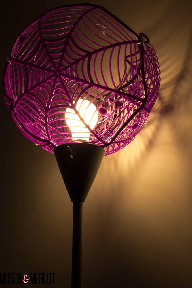 http://muslinandmerlot.blogspot.com/2014/10/spider-web-lamp-shade-or-super-sized.html