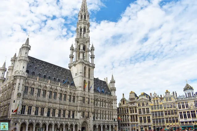 Grand Place con el Ayuntamiento de Bruselas