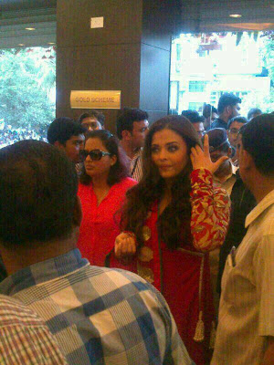 Aishwarya Inaugurates Kalyan Jewellers 50th Showroom @ Pune