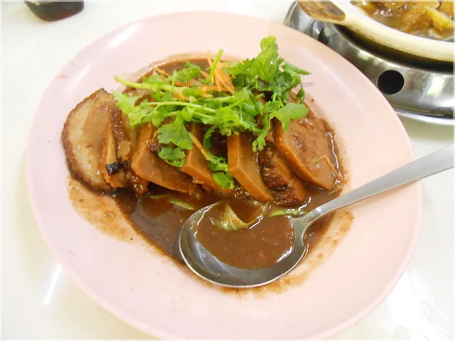 Restaurant Fu Man-kau yuk pork belly with taro