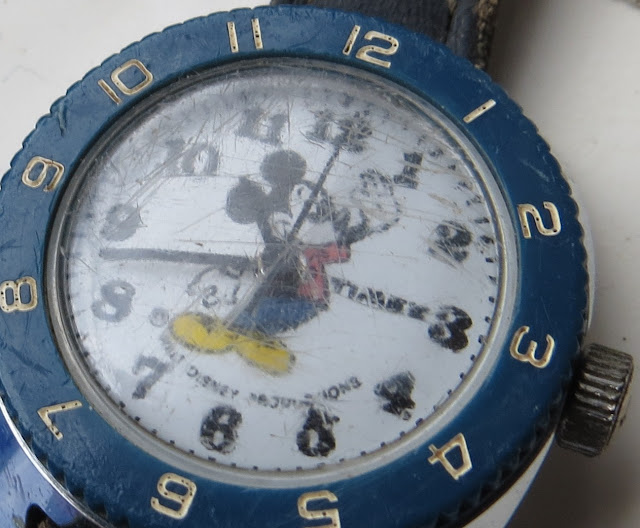 Ampliação da Fotografia Macro de Relógio Timex com tema infantil Mickey