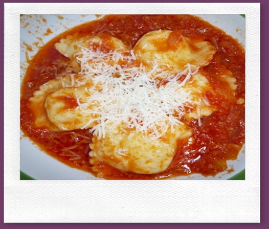 Ravioli al formaggio con sugo di pomodoro (10)