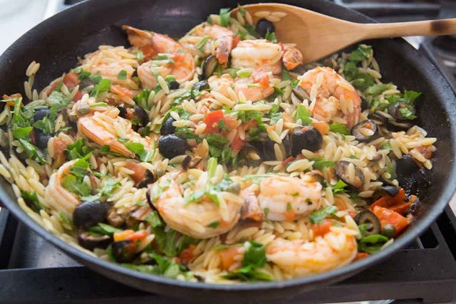 https://mamafoodmenu.blogspot.com/2017/06/shrimp-with-olives-tomatoes-and-orzo.html
