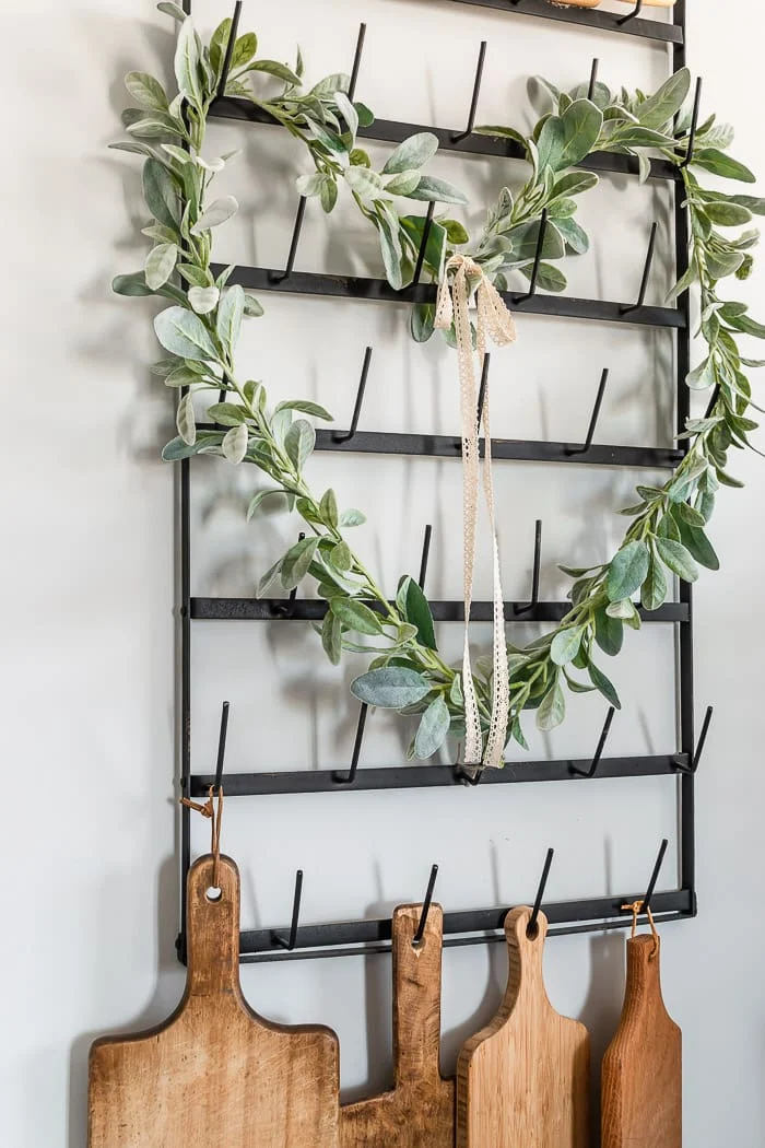 garland heart on wall mug rack