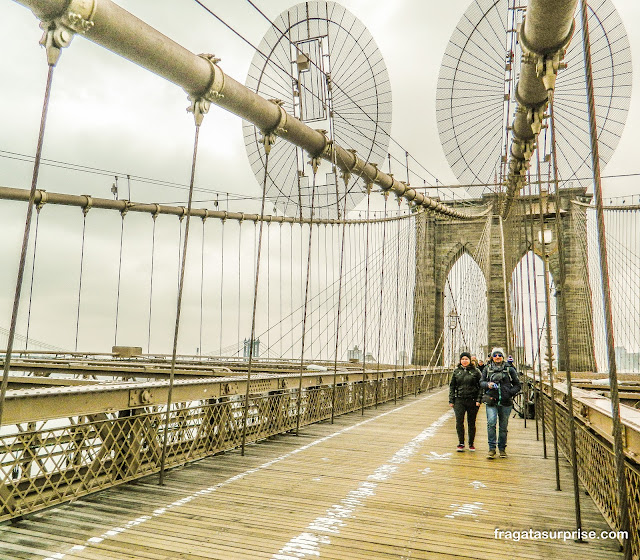 faixa de ciclistas na ponte do Brooklyn em Nova York