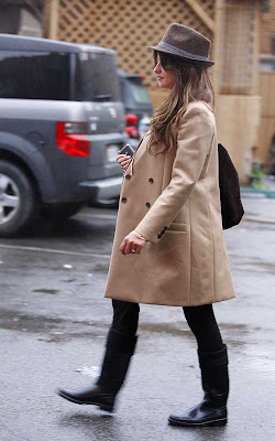 Penelope Cruz out Holiday Shopping