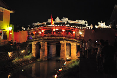 Hoi An ancient town - the night in the twentieth century