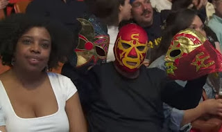 Aficionados en la Arena México (Martes populares del CMLL).