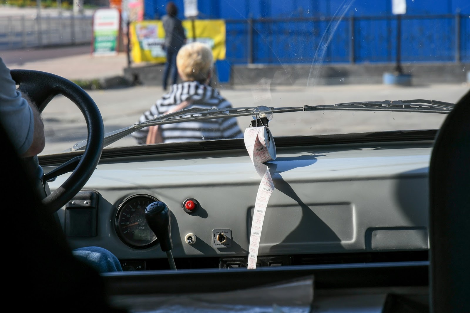 ロシア車ワズに誰でも乗れる サハリンの ブハンカ バス