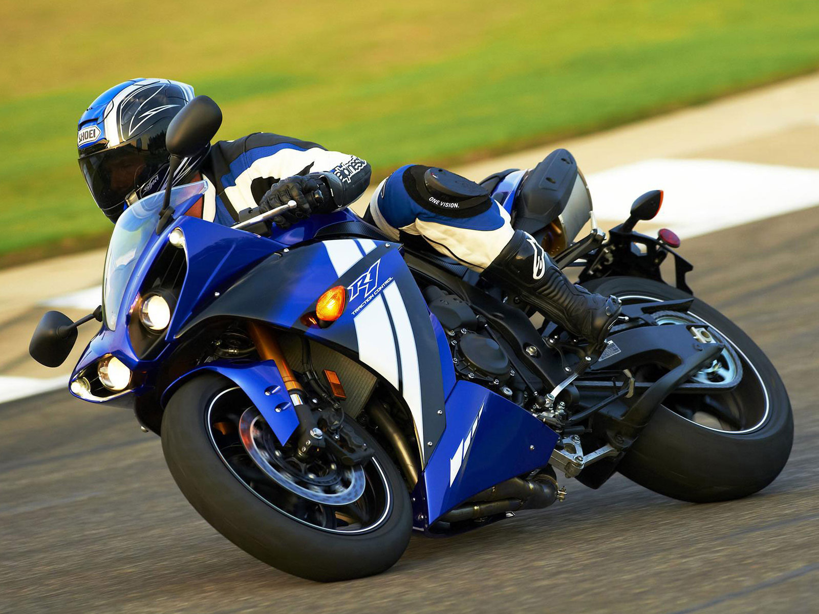 2012 Yamaha R1 Concept Wallpaper | PicsWallpaper.com