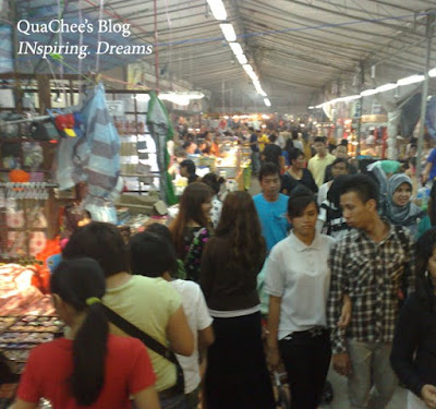 raya, singapore, geylang serai, crowd