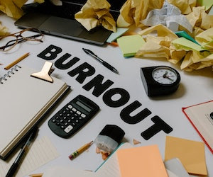 Imagem com nme escrito de burnourt