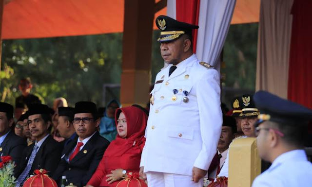 Wakil Bupati Selayar, Pimpin Upacara Penurunan Bendera HUT RI Ke 74