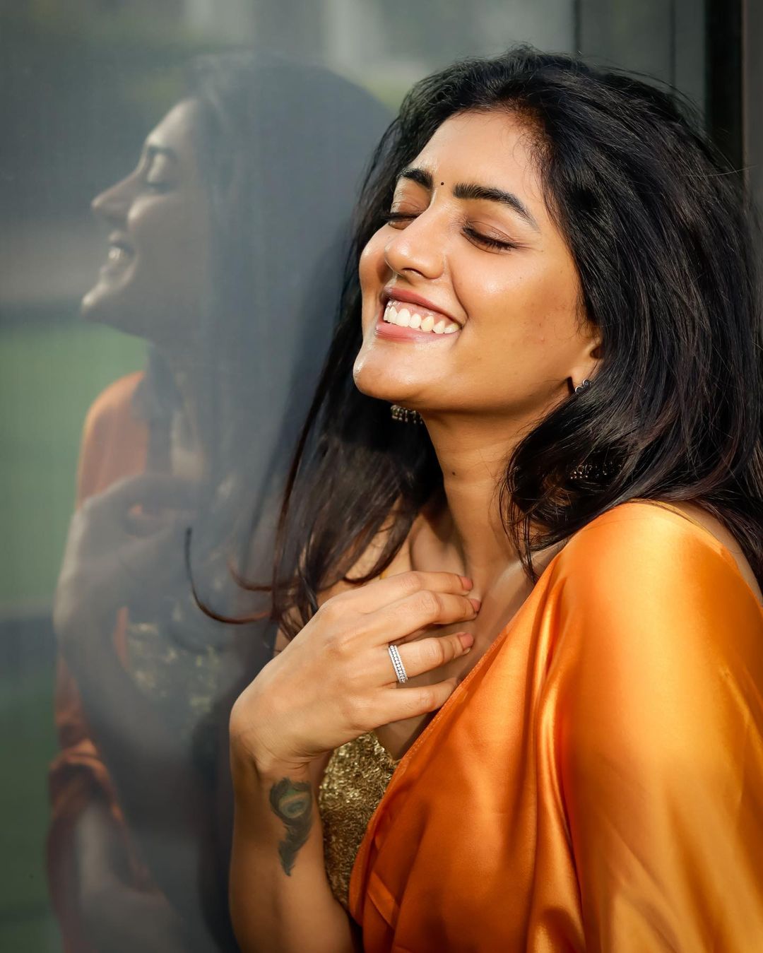 Actress Eesha rebba yellow gold saree photoshoot
