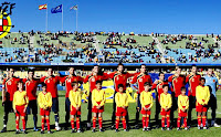 Selección de ESPAÑA - Temporada 2008-09 - Arbeloa, Villa, Capdevila, Xabi Alonso, Riera, Piqué, Busquets, Cazorla, Fernando Torres, Albiol y Casillas - SUDÁFRICA 2 (Mphela 2), ESPAÑA 3 (Dani Güiza 2 y Xabi Alonso) - 28/06/2009 - Copa Confederaciones de Sudáfrica 2009, partido para el tercer puesto - Rustenburgo (Sudáfrica), estadio Real Bakofeng - Alineación: Casillas; Arbeloa, Albiol, Piqué, Capdevila; Xabi Alonso; Santi Cazorla, Sergio Busquets (Fernando Llorente, 80’), Riera; Fernando Torres (Silva, 57’) y Villa (Dani Güiza, 57’)