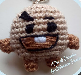 PATRON GRATIS LLAVERO SHOOKY SUGA DE CROCHET