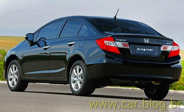 Novo Honda Civic EXS 2012 brasileiro - traseira