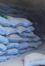 अंबोटा में विजिलेंस द्वारा बरामद किए सरकारी सीमेंट के 22 बैग