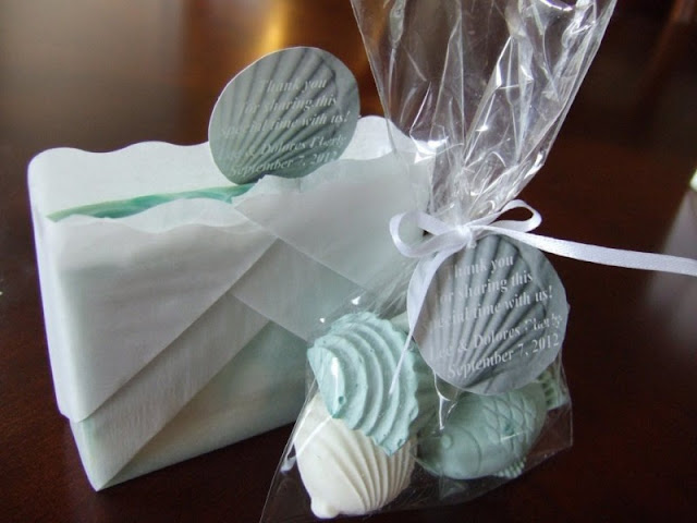 appealing-homemade-wedding-favor-ideas-cold-process-mini-soap-beach-theme