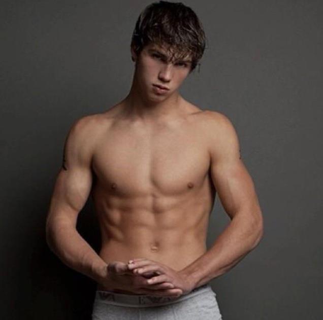 HANDSOME BOYS CLUB: Instagram Boys Showing their Abs