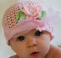 http://mundo-manualidades.com/gorro-en-crochet-para-bebe.html