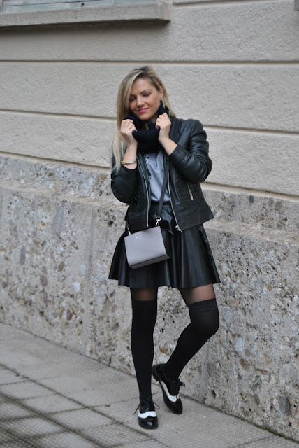 outfit gonna in pelle nera come abbinare la gonna in pelle nera abbinamenti gonna in pelle nera how to wear black leather skirt how to combine black leather skirt how to match black leather skirt outfit febbraio 2016 outfit casual invernali outfit invernali ragazze bionde blonde hair blondie blonde girl mariafelicia magno fashion blogger colorblock by felym fashion blog italiani fashion blogger italiane blog di moda blogger italiane di moda fashion blogger bergamo fashion blogger milano fashion bloggers italy italian fashion bloggers influencer italiane italian influencer