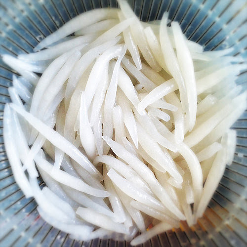 chinese, homemade, how to make, noodles, recipe, rice flour, Silver Pin Noodles, wheat starch, 米篩目, 米苔目, 老鼠粉, 自製, 銀針粉