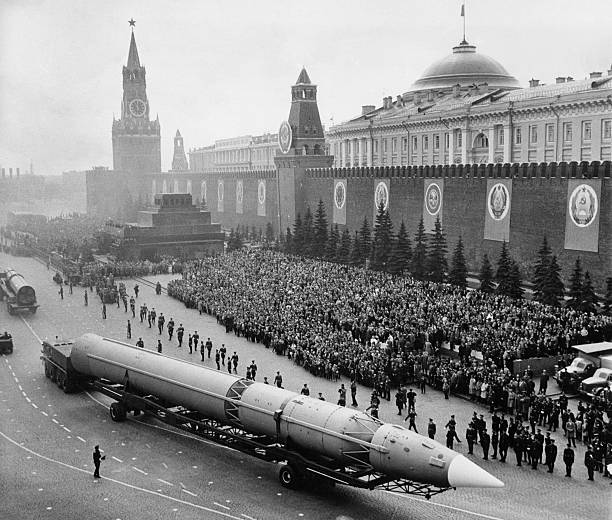 15 Foto Pada Masa Perang Dingin - The Cold War Photos (Images)