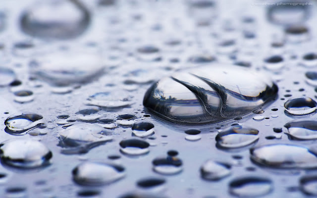 Water drops on a cd-rom