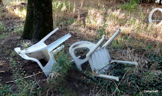 urbex-chaises-de-jardins-jpg