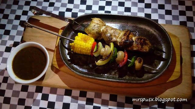 Menikmati Hidangan Sizzling Skewer dari Westside Bistro