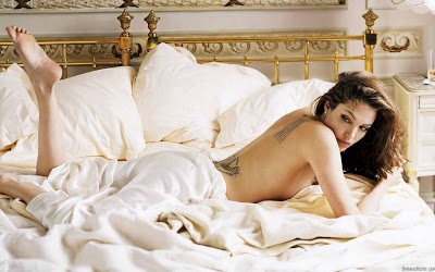 [imagetag] idegue-network.blogspot.com - [Foto] Angelina Jolie Cantik dan Seksi