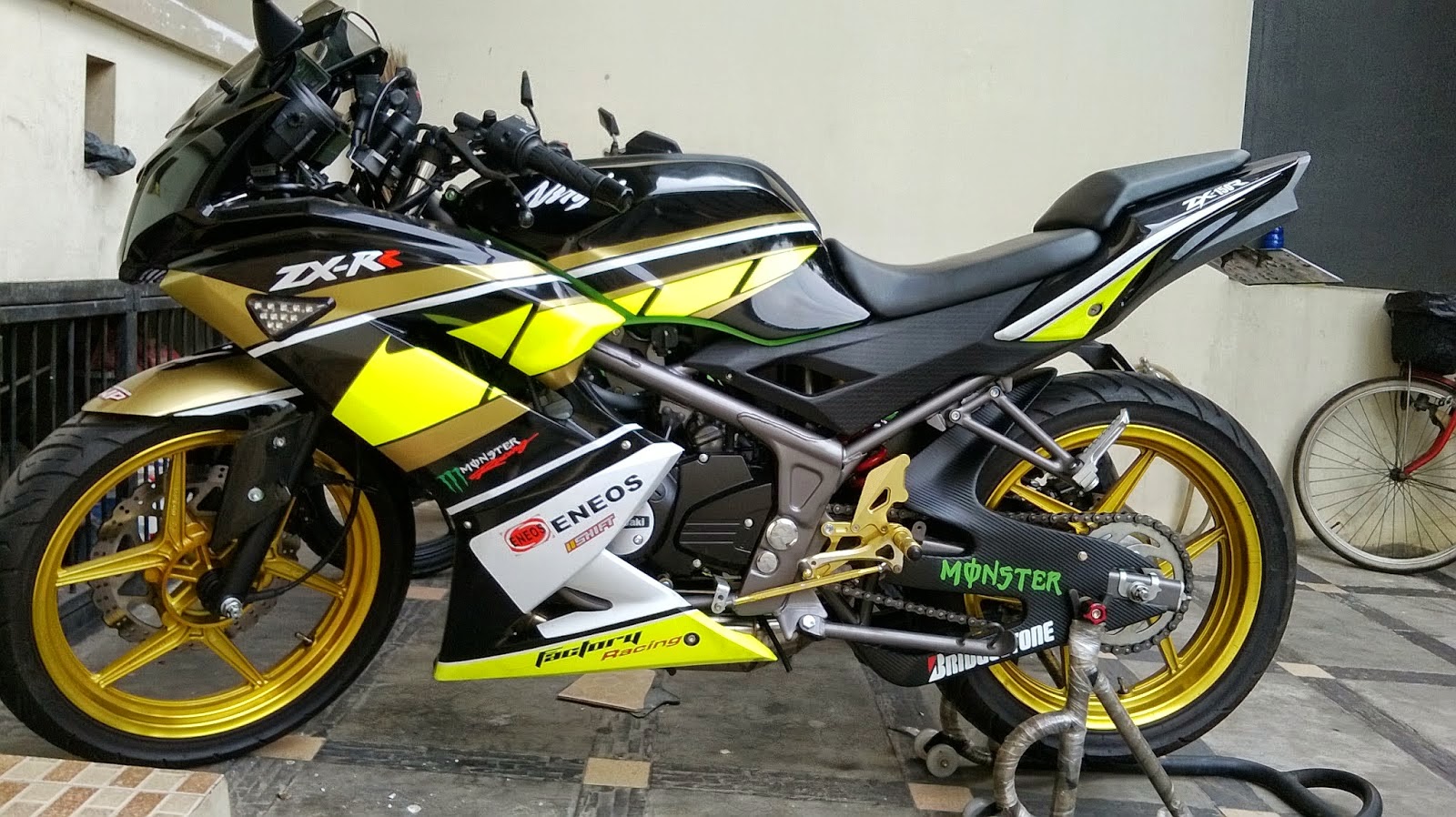 Modifikasi Kawasaki Ninja RR 2014