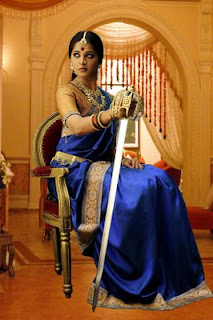 Arundhati-stills-with-sword