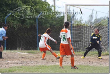 gol de Kimberly Tipol jutiapanecas al 15. empate. (1)