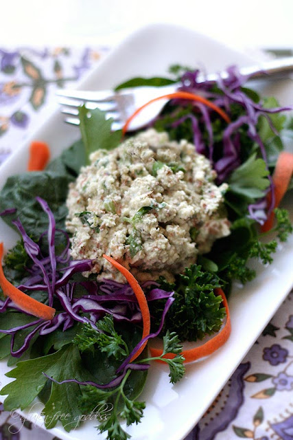 Almond salad makes a lovely replacement for tuna salad in a vegan diet 