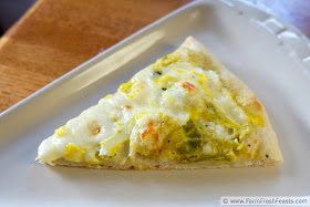 image of a slice of Easy Chile Relleno Pizza on a plate