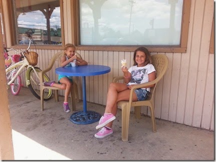 Meghen&Katie07-25-14a