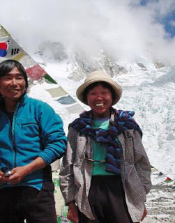 oldest woman reached mount Everest