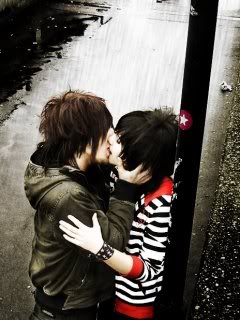 SulfiaNisty: GambaR emo kiss