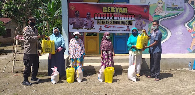 Bhabinkamtibmas Polsek Perdagangan, Salurkan Gebyar Bansos Merdeka Polres Simalungun kepada Masyarakat yang kurang mampu