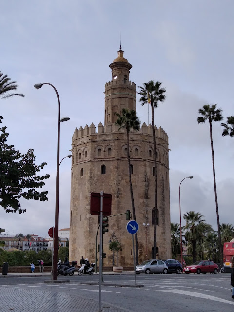 Torre del Oro y Paseo Colón